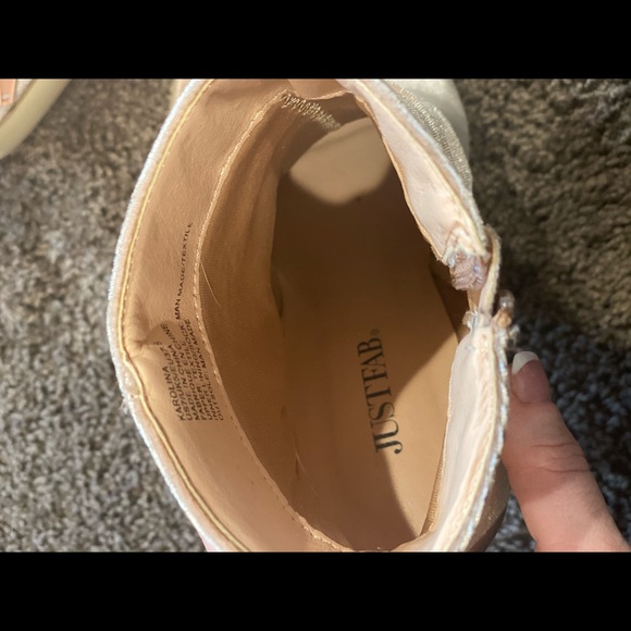 Boots - Picture 5 of 5